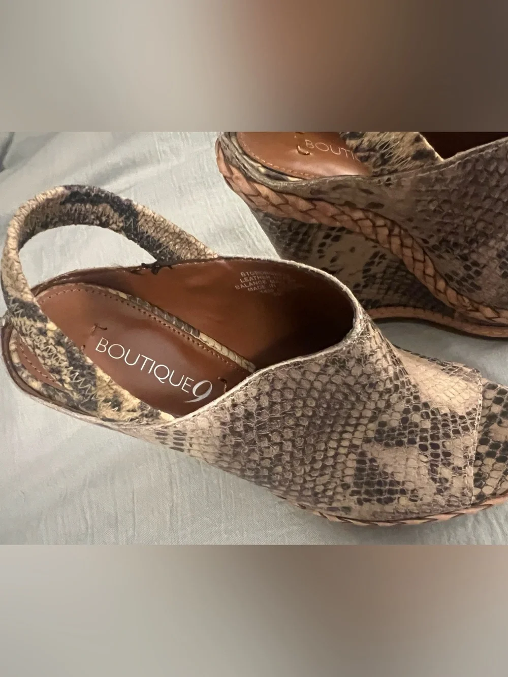 Boutique 9 tall wedge size 6